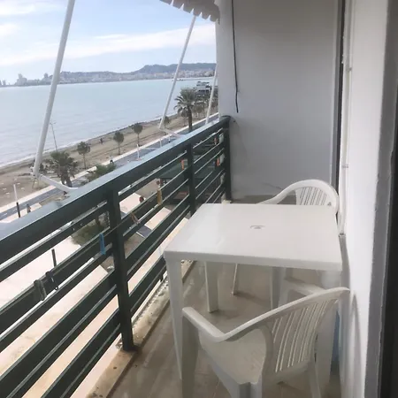 Apartment Eyes On Sea
